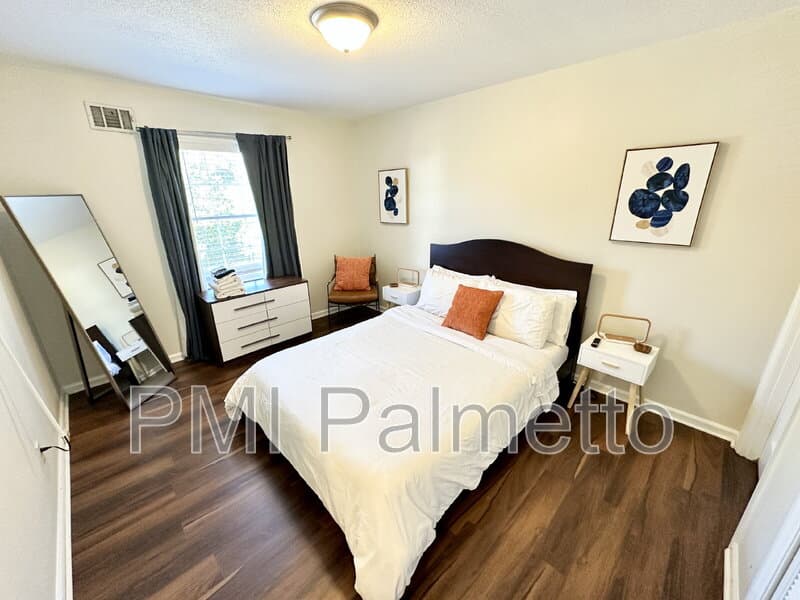Columbia Condo: 2405 Duncan Street