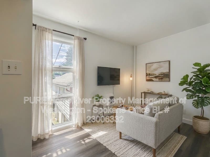 Spokane House: 634 E 23rd Ave