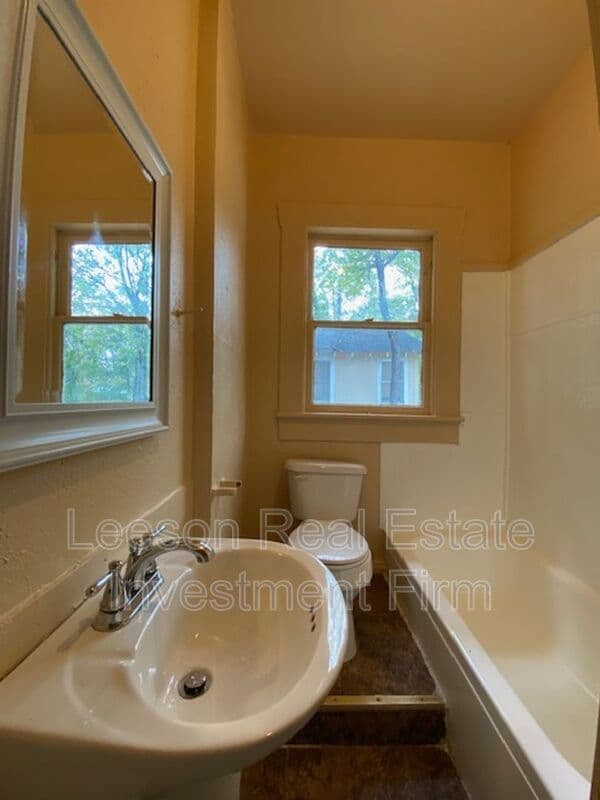Shreveport House: 2540 Dupont St.