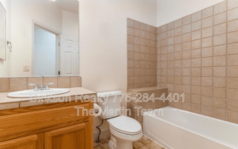 Fernley House: 971 Iris Lane