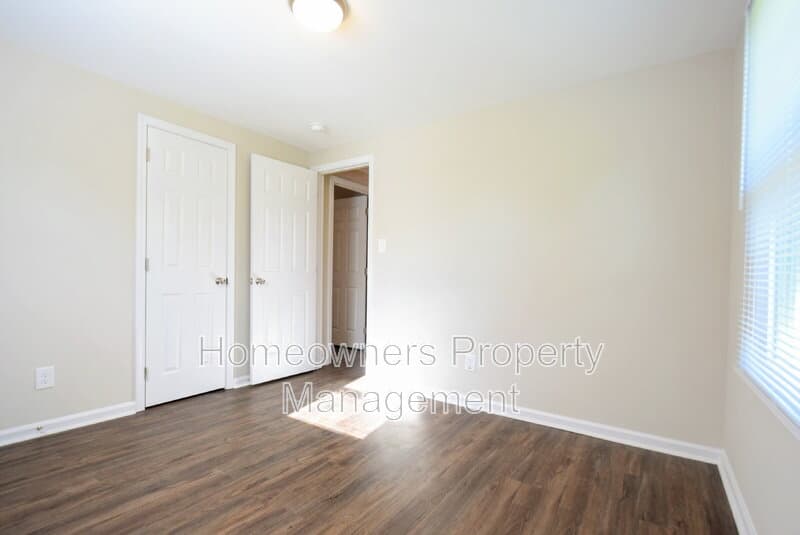 Fayetteville House: 405 Andrews Rd