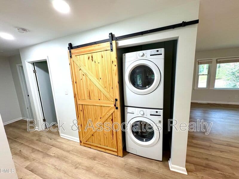 Cary House: 408 Marjorie Dr