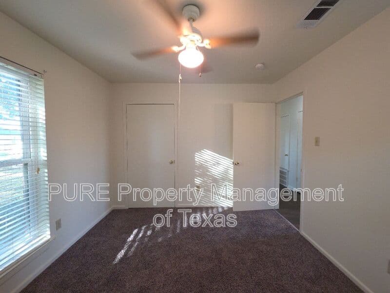 Elgin House: 304 McClendon Dr