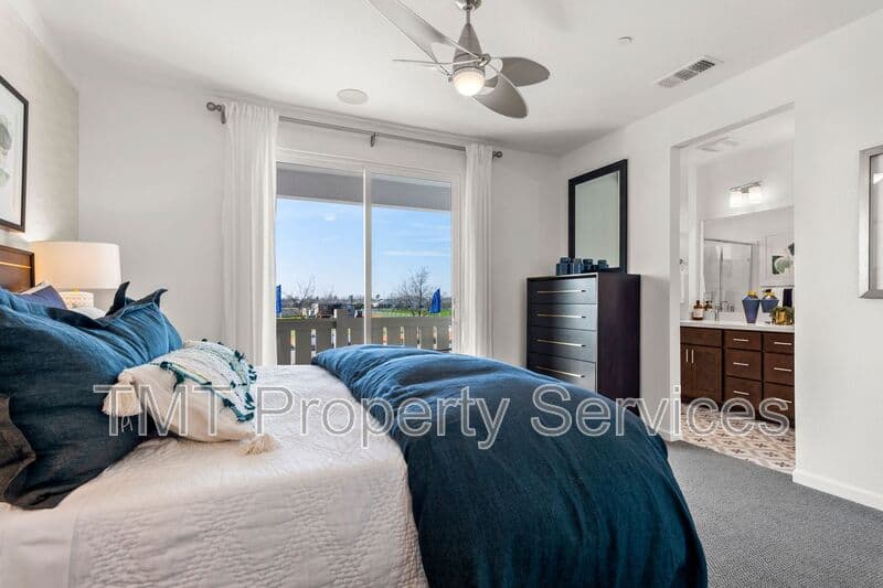 Sacramento Townhome: 31 Advantage Court