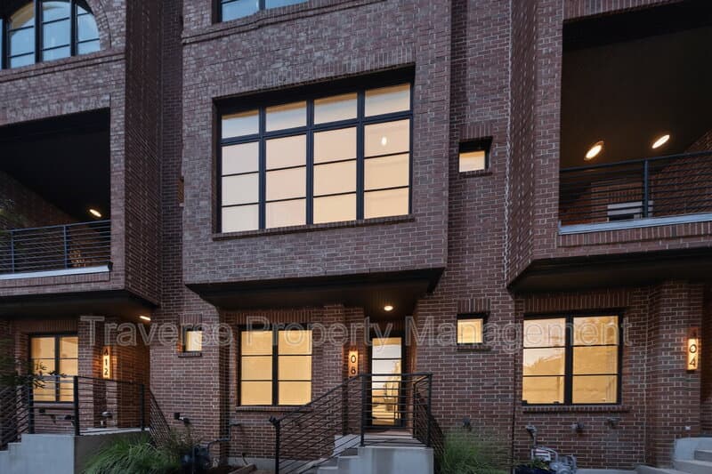 Fort Worth Townhome: 408 Rayner Avenue