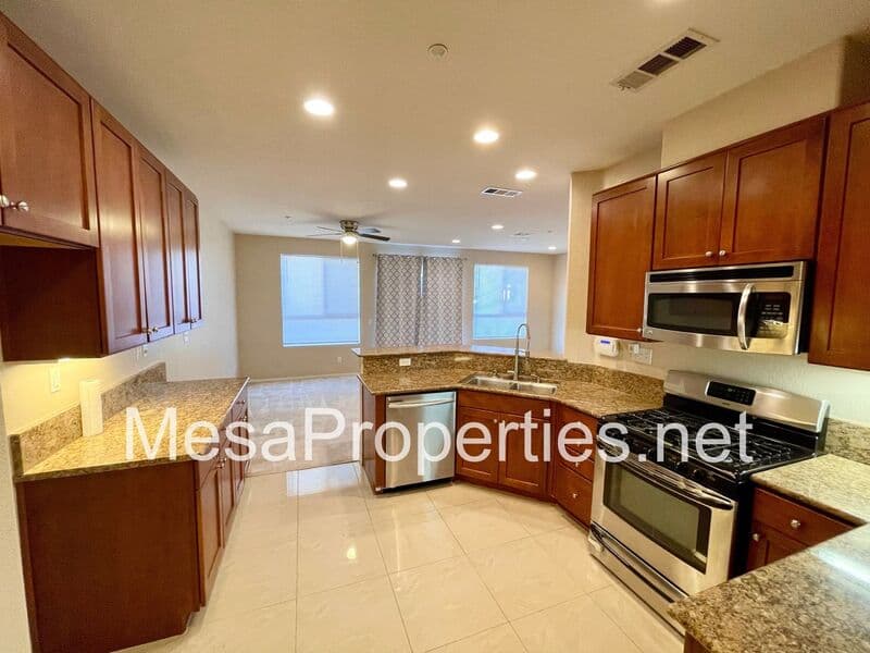 Rancho Cucamonga Townhome: 7161 East Avenue