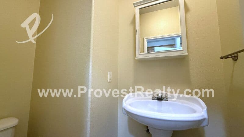 Apple Valley House: 26165 Houston St