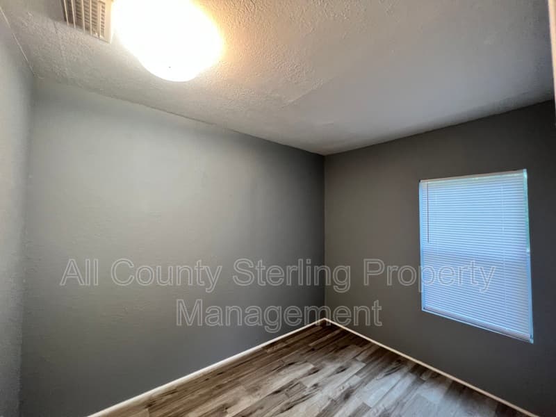 Lake City House: 727 SE Dade Street