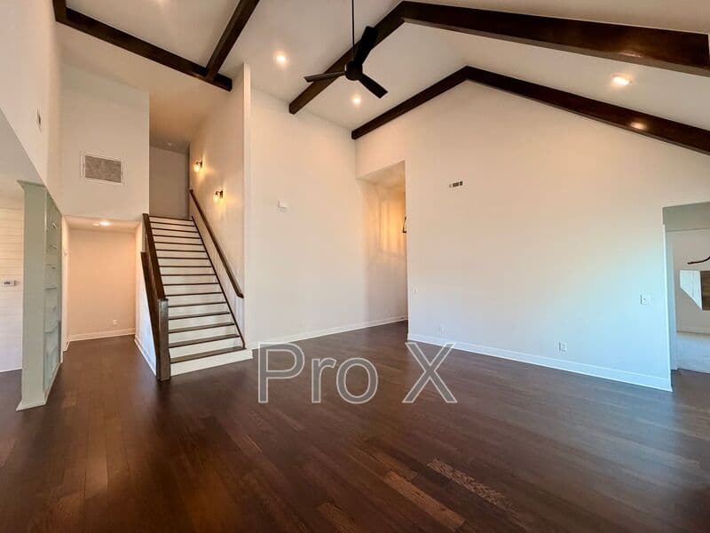 Centerton House: 1141 Red Maple St