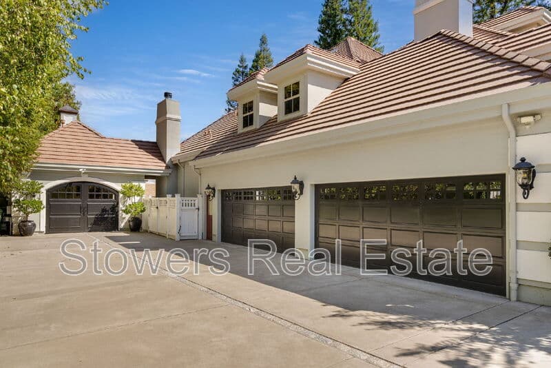 Danville House: 4482 Deer Ridge Rd