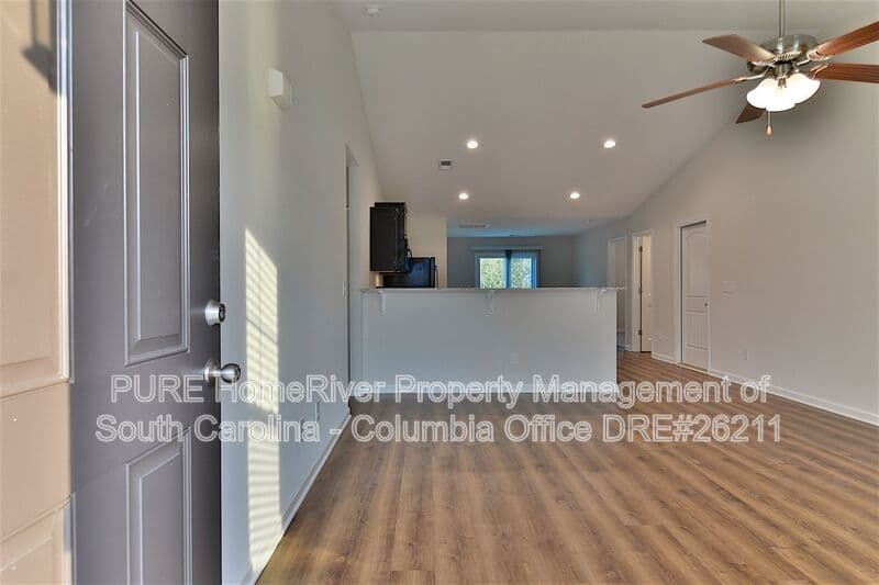Columbia House: 416 Pitchling Dr