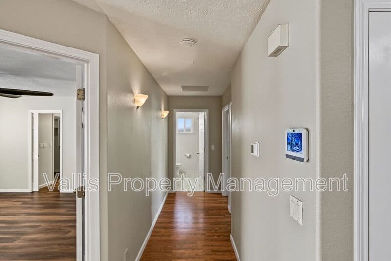 Salem House: 4468 Countryside Ct NE