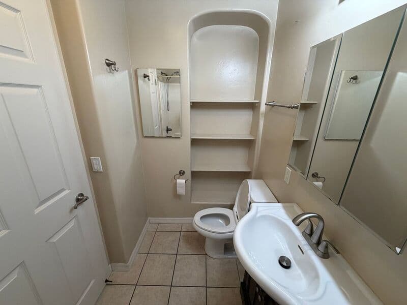 San Diego House: 5402 Balboa Arms