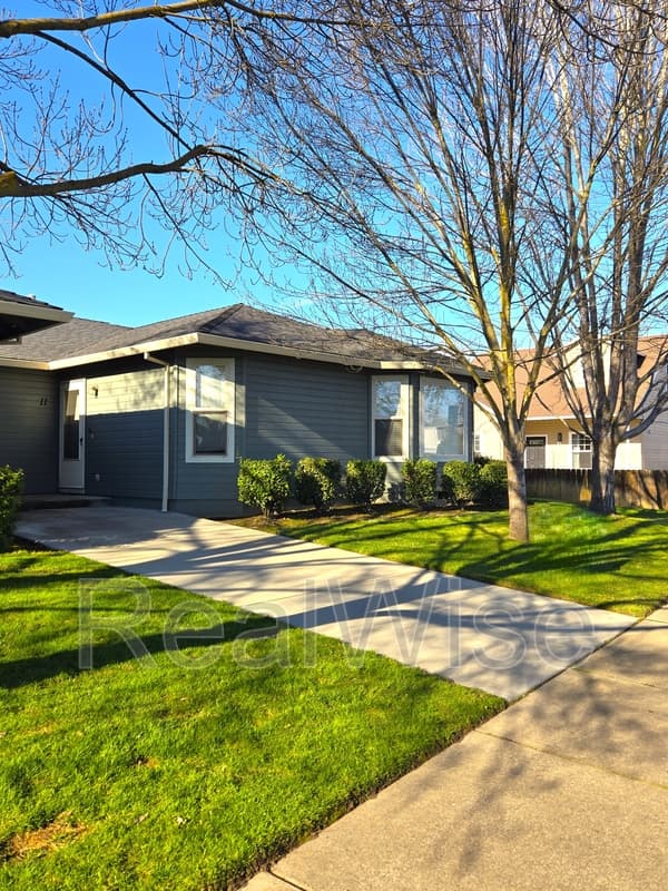 Medford House: 3015 Merriman