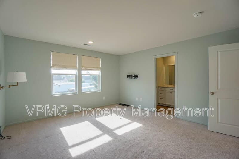 Vancouver House: 13761 Northeast 66th Way
