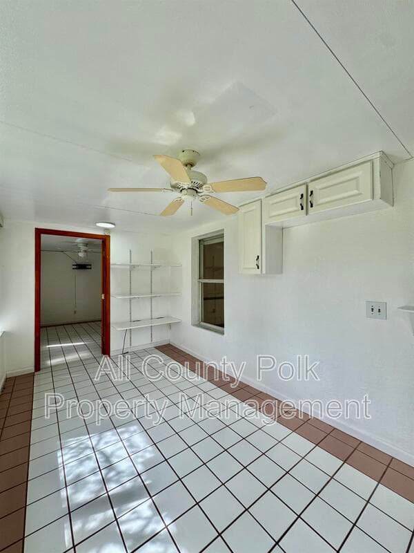 Lakeland House: 3919 Lehman Ct
