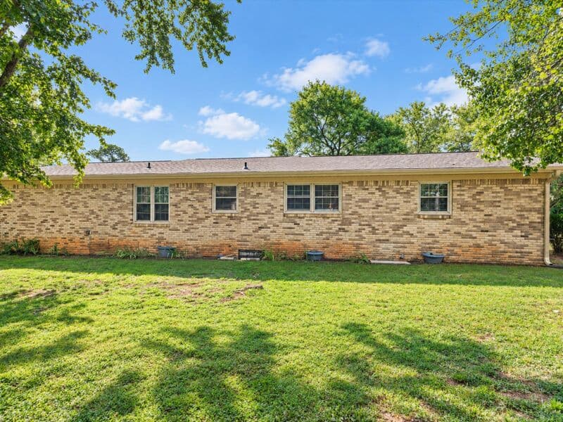 Madison House: 507 Clift Drive