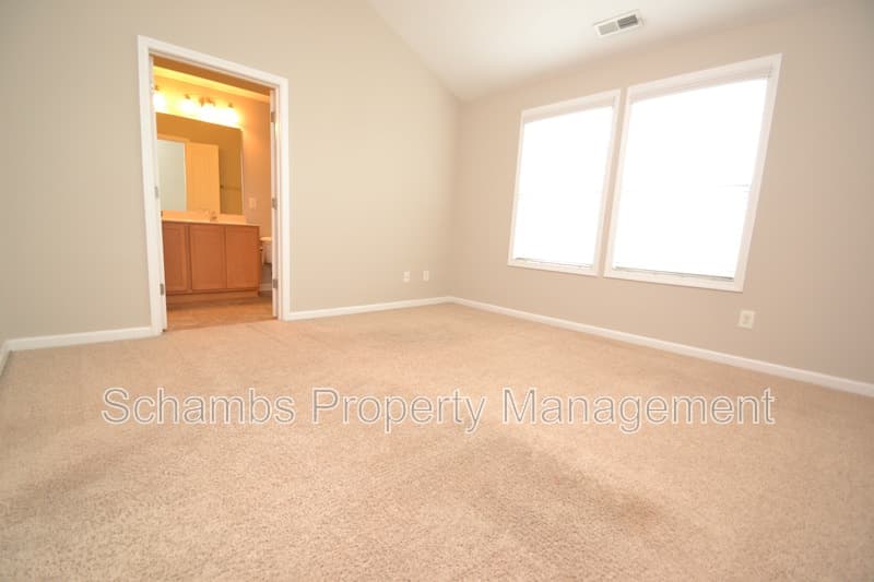 Durham House: 208 Irving Way