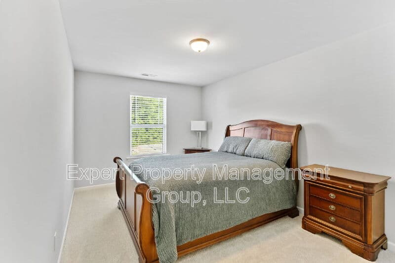 Four Oaks House: 482 Olivia Crossing Court