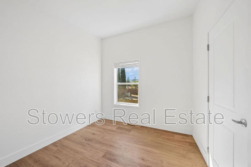 Danville House: 273 Cameo Dr