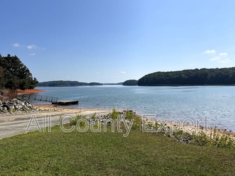 Gainesville House: 9215 Long Hollow Rd
