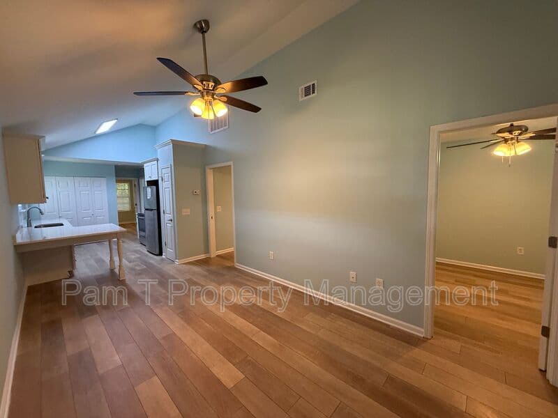 Savannah House: 2311 Tennessee Ave
