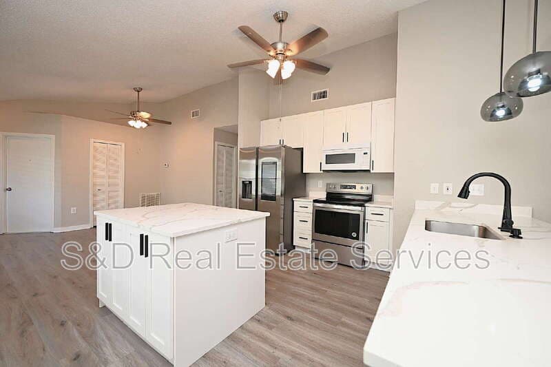 Lakeland House: 2118 Sandy Hook