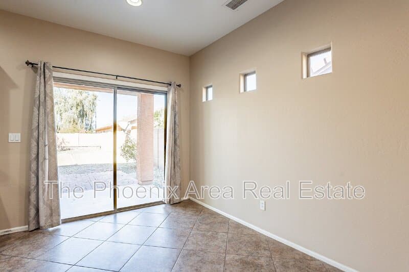 Maricopa House: 44626 W Yucca Ln