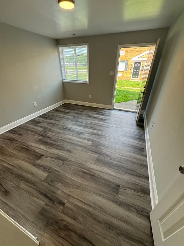 Richmond Condo: 2100 Phaup St