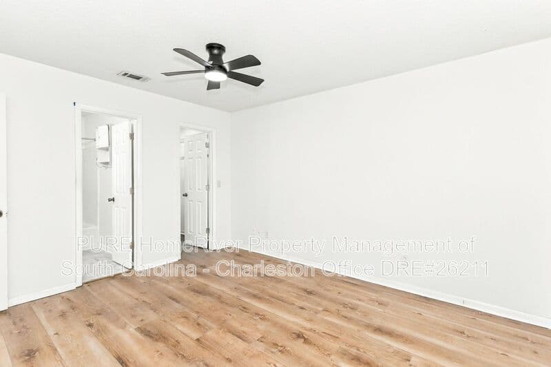 Summerville House: 108 Eaton Way