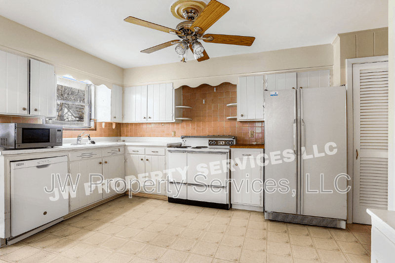 Metairie House: 226 Sena Dr