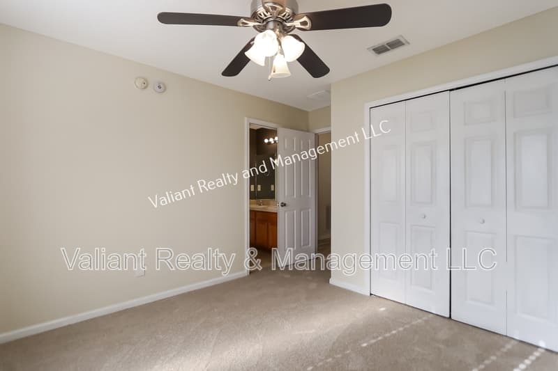 Jacksonville House: 8391 Candlewood Cove Trail