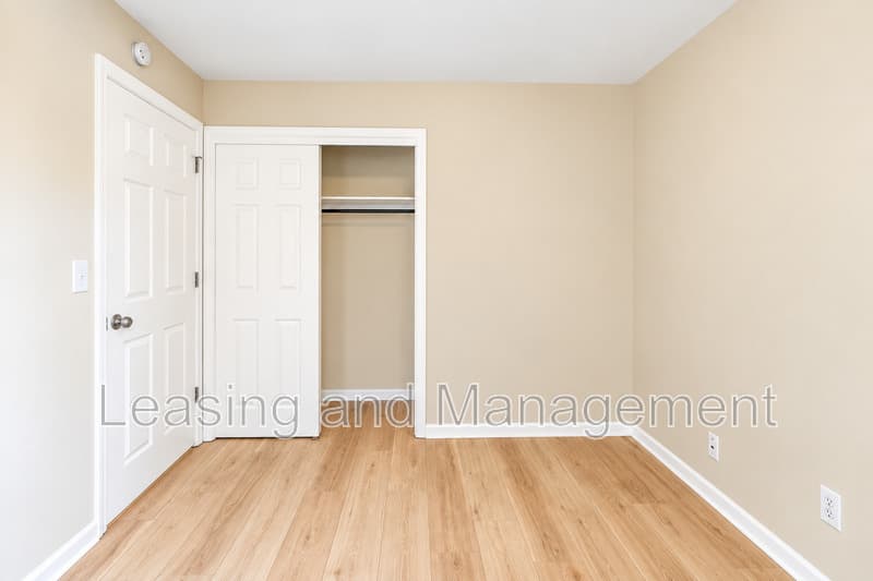 Charleston House: 305 Millcreek Drive