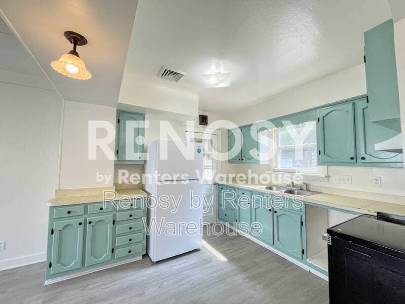 Norfolk House: 1084 Norview Avenue