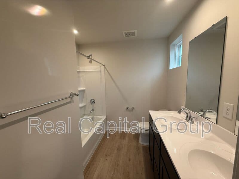 West Seneca House: 106 South Dr
