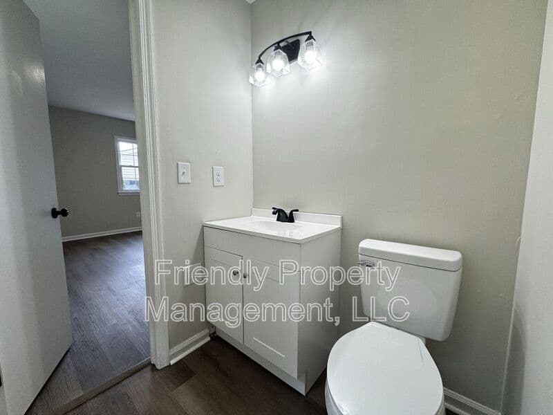 Winston-Salem House: 1050 File St