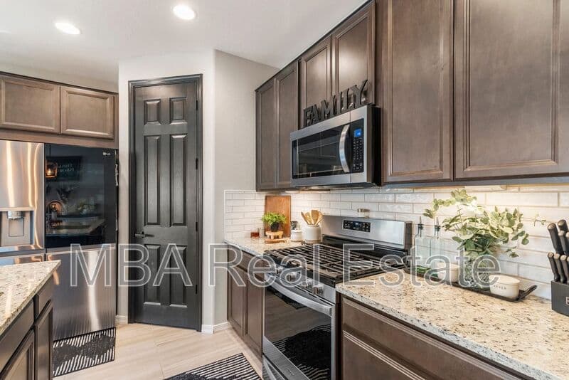 Laveen House: 6803 W Winston Dr