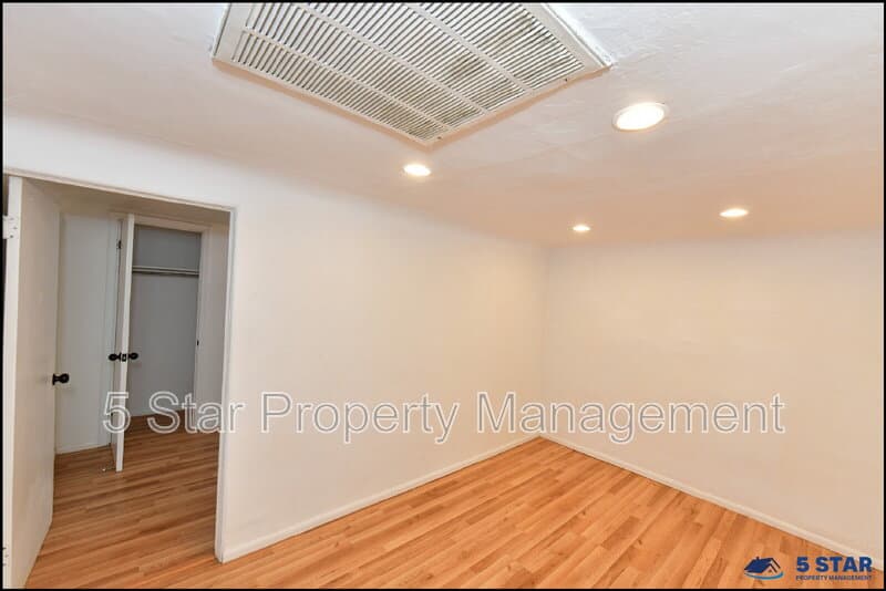 El Paso House: 7817 West Dr