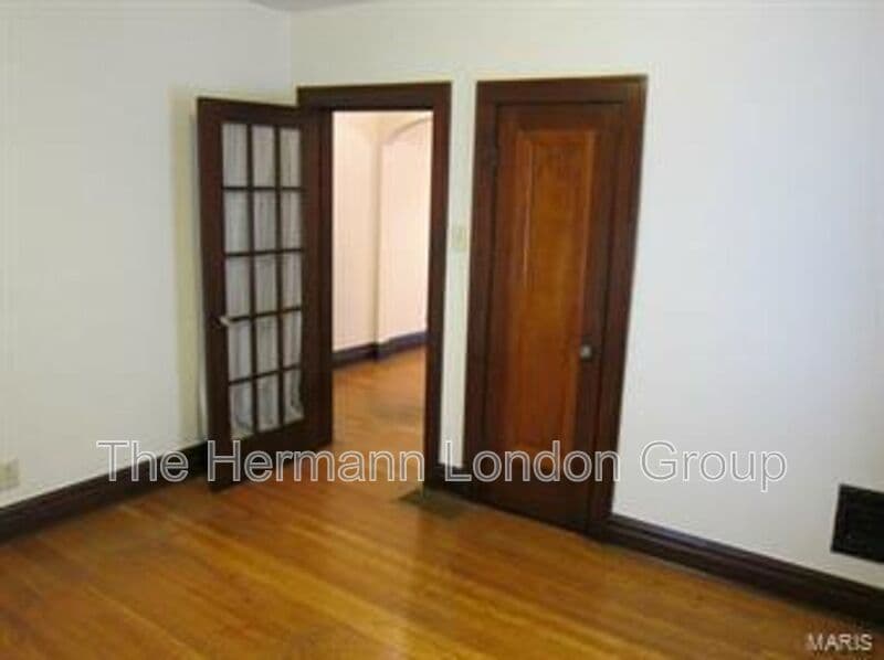 Saint Louis Condo: 4515-4517 Rosa