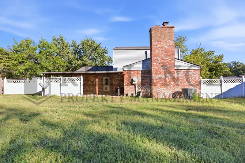 Newton House: 1915 Cypress Lane