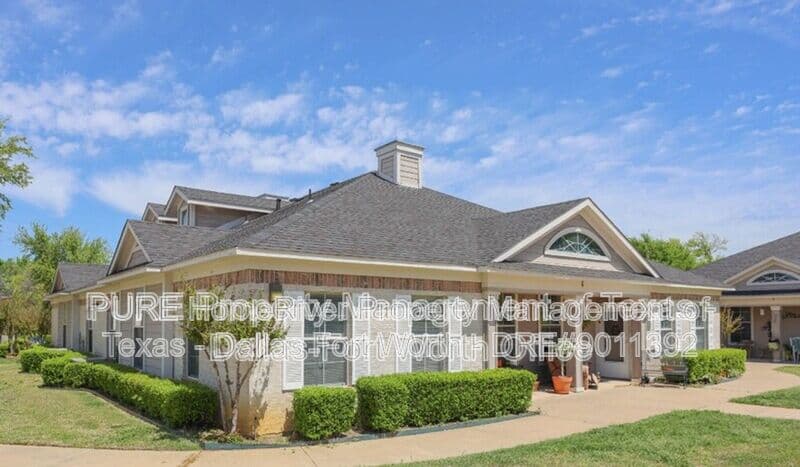 Grapevine Apartment: 400 Glade Road