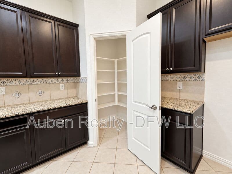 Fort Worth House: 8121 Belgian Blue Court