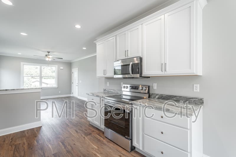 Cleveland House: 2631 Rogers Dr SE