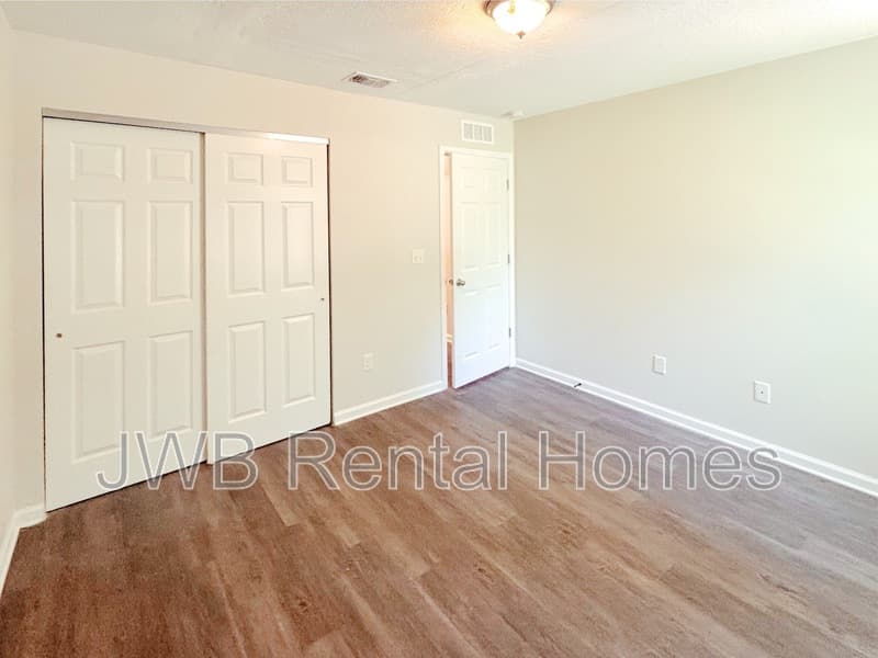 Jacksonville House: 4016 Spring Glen Rd