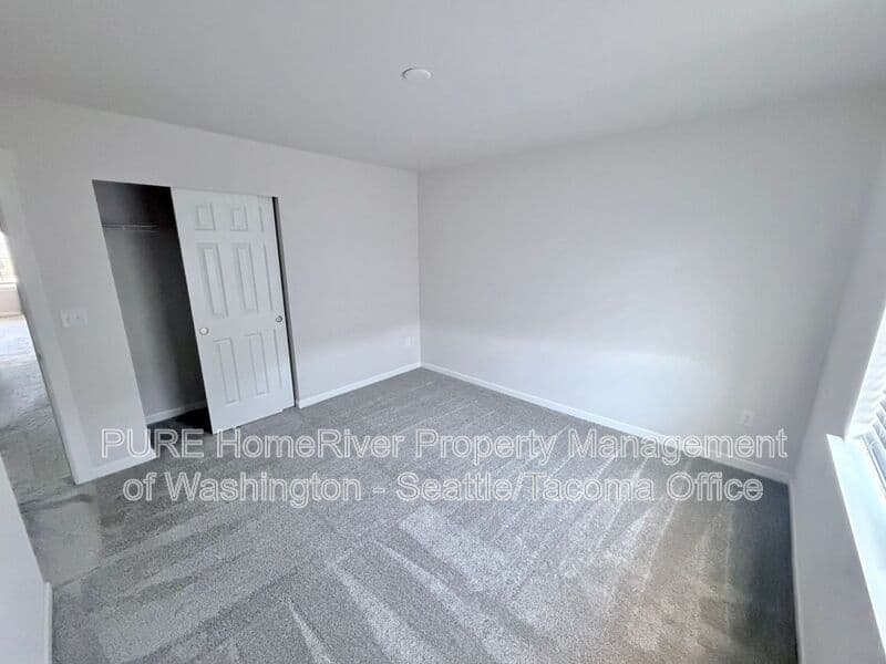 Lacey House: 5445 50th Loop SE