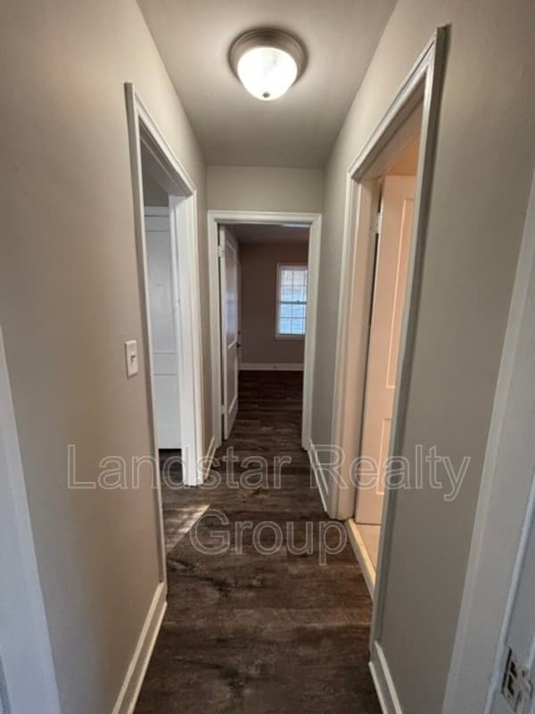 Louisville House: 1105 Berry Blvd