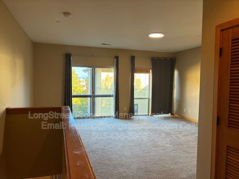 Portland Townhome: 5123 S Corbett Ave