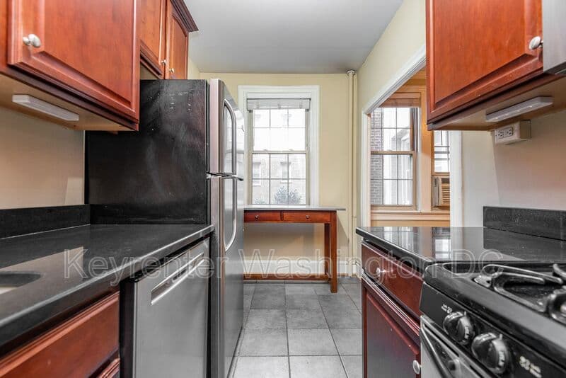 Washington Condo: 3010 Wisconsin Ave, NW