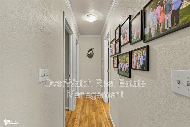 Eagle River House: 10610 High Bluff Dr