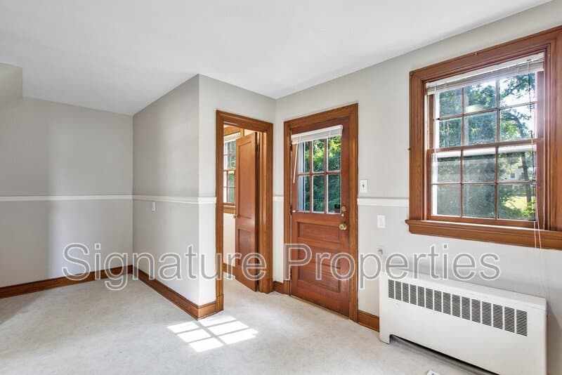 Richmond House: 6731 Forest Hill Ave